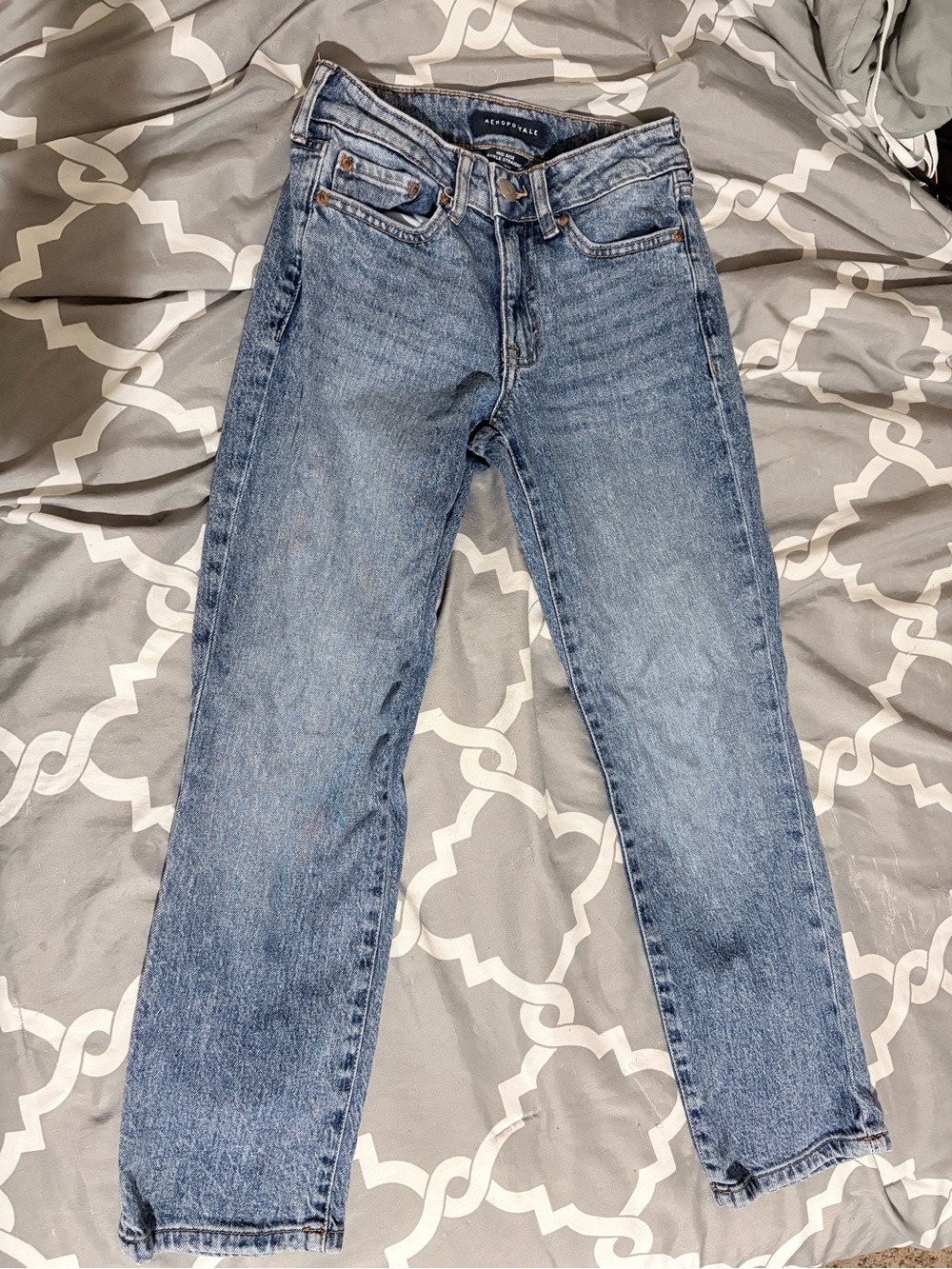Aeropostale Mid Rise Ankle Straight Blue Denim Jeans never worn before.
